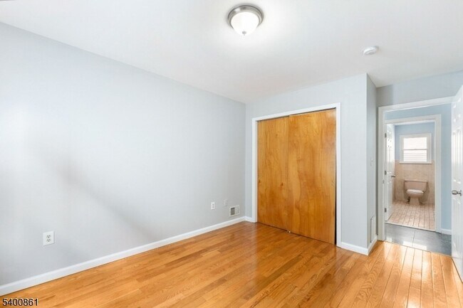 Building Photo - 466 Lidgerwood Ave