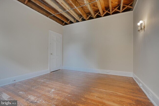 Building Photo - 101 W 39th St