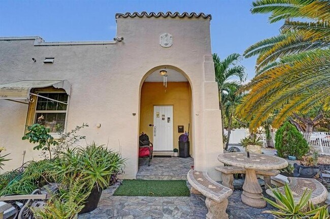 Building Photo - 2000 Jackson St