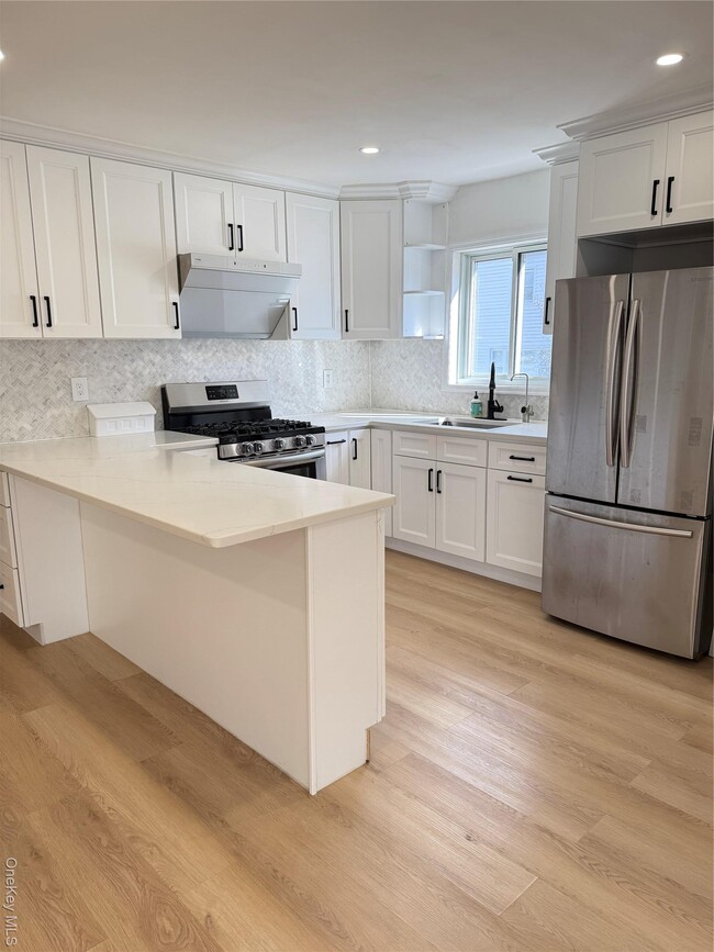 Building Photo - 660 S 10th St