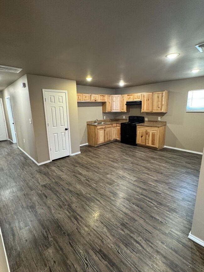 Building Photo - Newer construction Home *Section 8 Approved EXTENDED Driveway parking