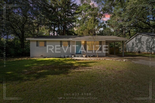 Building Photo - Stylish 3 Bed Brick Home | Modern Kitchen + Large Private Backyard