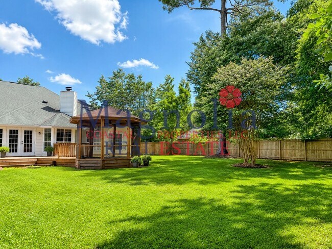 Building Photo - 3 bedrooms, 2 bathrooms in Richmond Hill's Oxford Subdivision