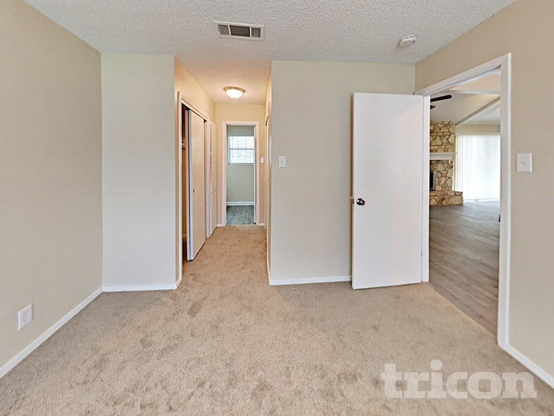 Building Photo - 4909 Tiffany Ln