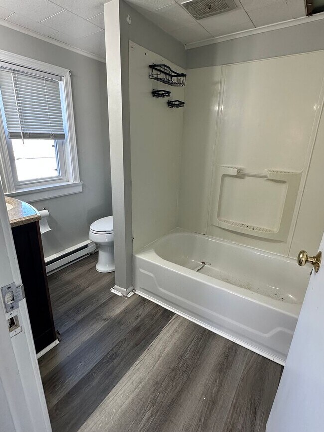 Building Photo - 127 Schoolhouse Rd