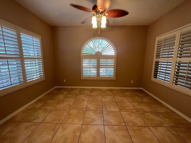 Building Photo - BEAUTIFUL 4 BEDROOM 2 BATHROOM HOME IN PEORIA