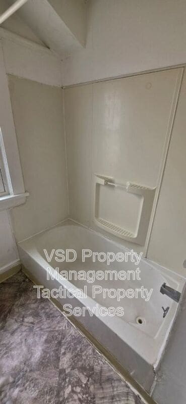 Building Photo - 12819 Edmonton Ave