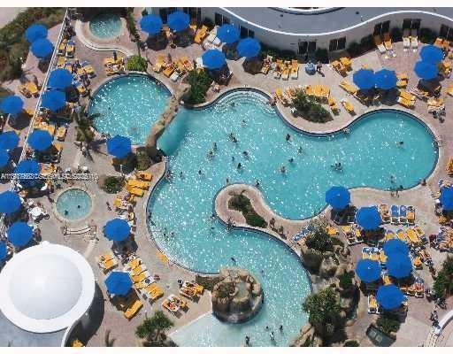 Building Photo - 18201 Collins Ave