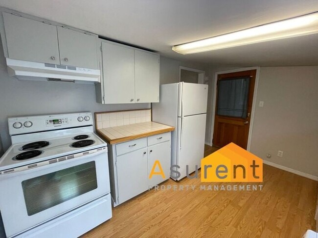 Building Photo - Great 1 Bed 1 Bath Available Soon!