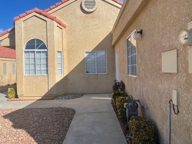Building Photo - Jess Ranch 55+ Gated Community Apple Valley