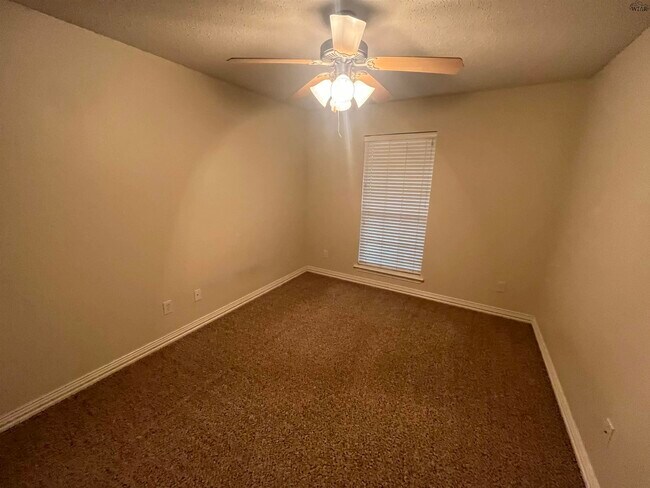 Building Photo - 4927 Legacy Dr
