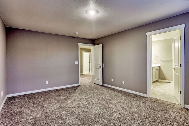 Building Photo - 4 Bedroom home in Windsor