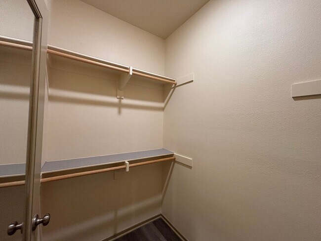 Building Photo - *** $500 Move in special if lease is signe...