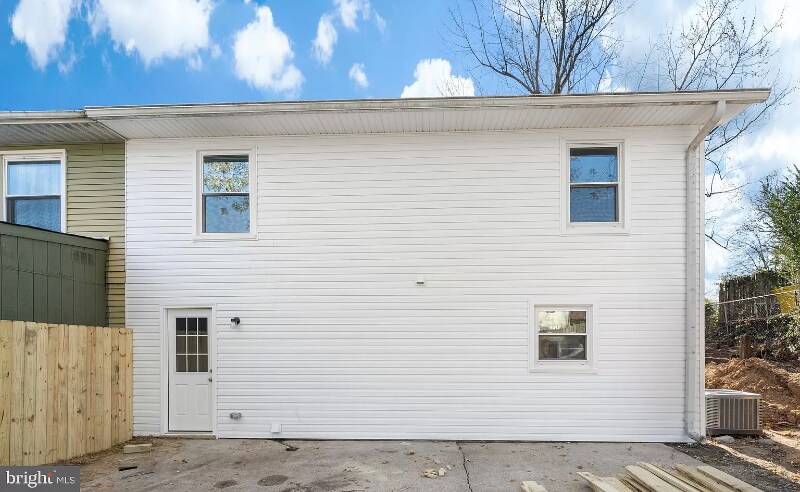 Building Photo - 1314 Hallock Dr