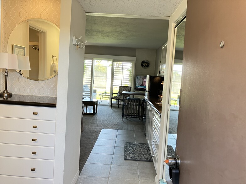 Building Photo - 73850 Fairway Dr