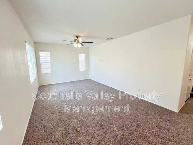 Building Photo - 532 Calle Vibrante