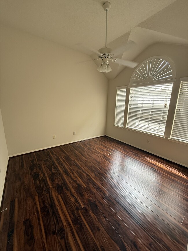 Building Photo - 2315 Glendavon Ln