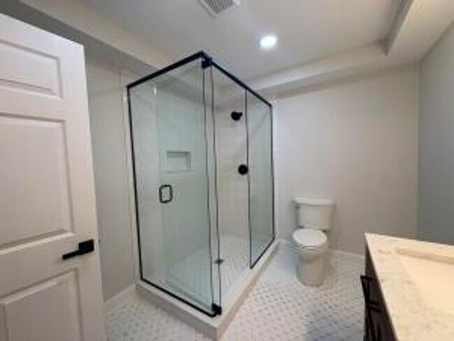 Building Photo - Sophisticated Tri-Level Home in Stuart Heights — Modern Comfort & Timeless Charming 4 bedroom 3 b...