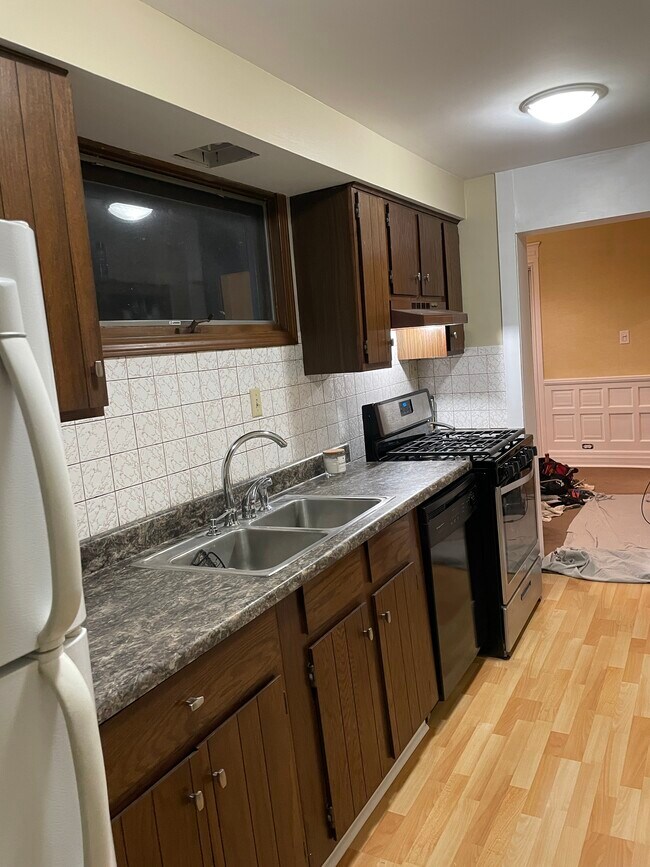 Kitchen - 471 Virginia St