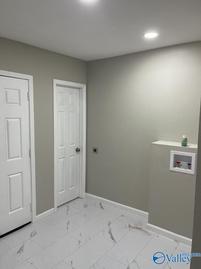 Building Photo - 13584 Garden Way
