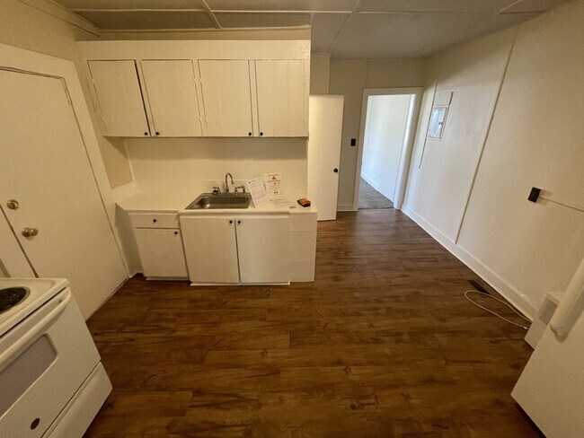 Building Photo - 1 Bedroom 1 Bathroom