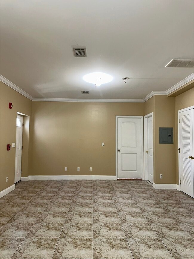 Building Photo - 272 St Pauls Ave