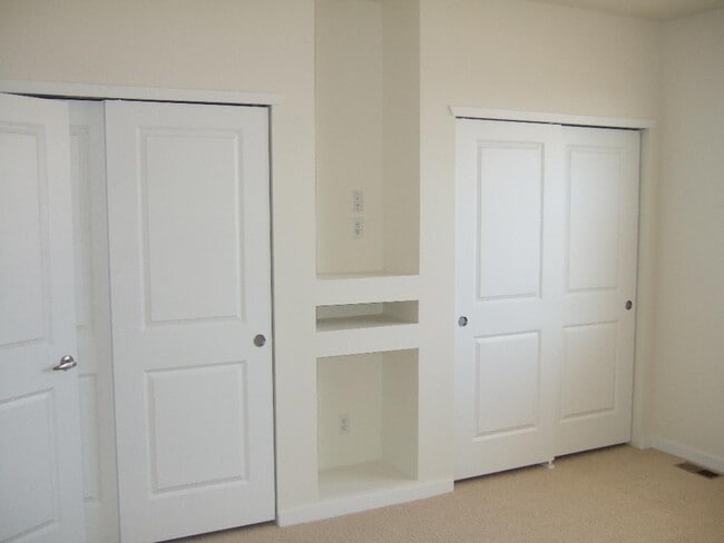 Building Photo - Rare Townhome in Park Hill with 2BR/2.5
