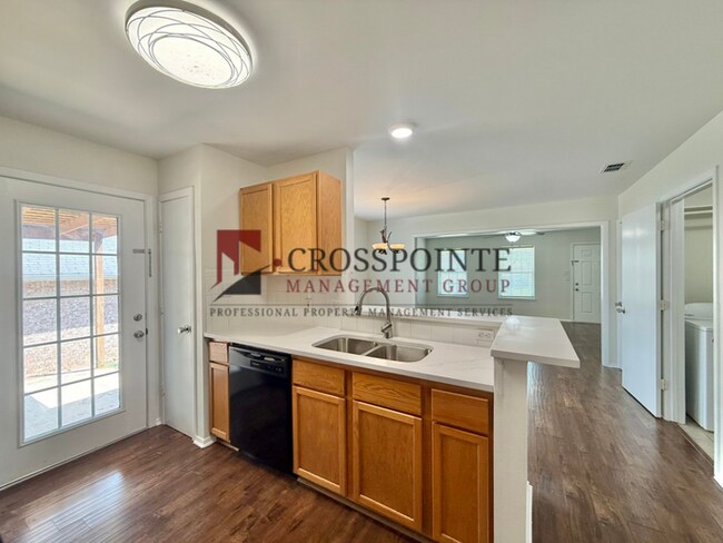 Building Photo - Beautiful 4 bedroom 2 bath home in Whitehouse - Coming Soon!