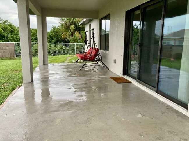 Building Photo - 350 Piper Ave