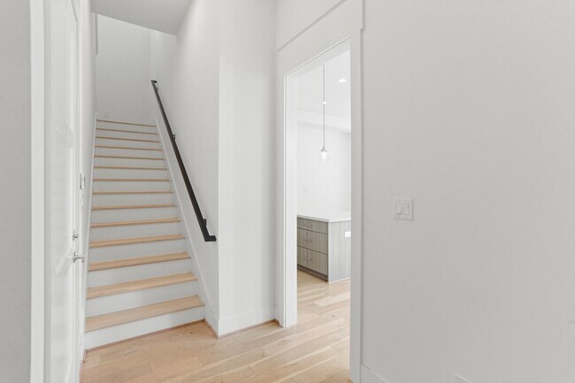 Building Photo - 9818 Mocking Bird Hill Ln