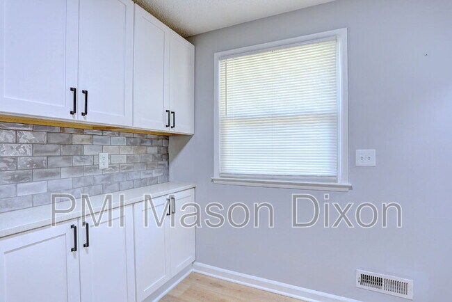 Building Photo - 8523 Fieldway Dr