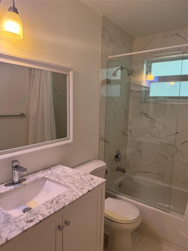 Building Photo - 9929 NW 9th Ct