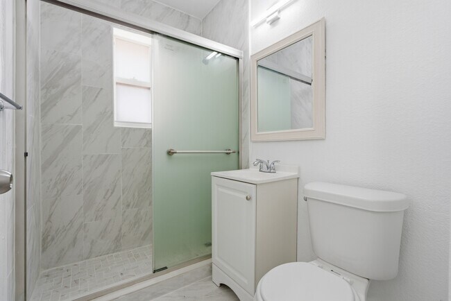 Building Photo - 8430 Crespi Blvd