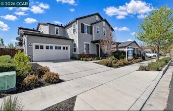 Building Photo - 582 Mandevilla Dr