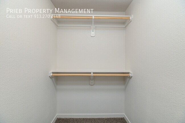 Building Photo - Parkview Apartments - Available September ...