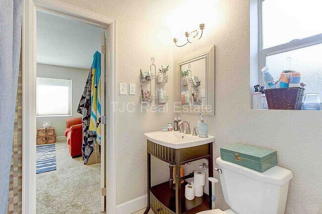 Building Photo - 795 Salem St