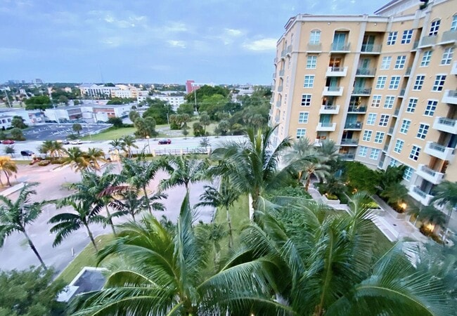 Building Photo - 403 S Sapodilla Ave