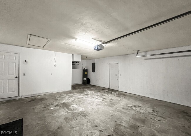 Building Photo - 208 SE 17th St