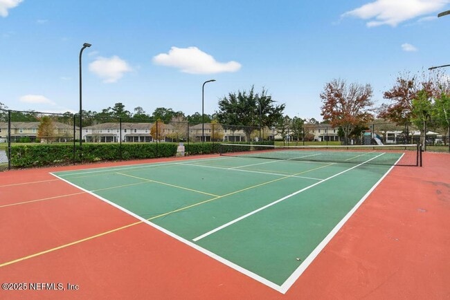 Building Photo - 411 Walnut Dr