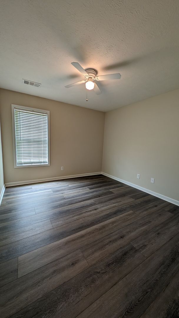 Building Photo - 105 Foxdale Dr