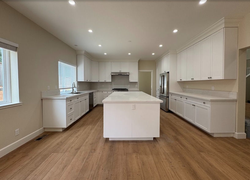 Building Photo - 3729 Cannes Pl