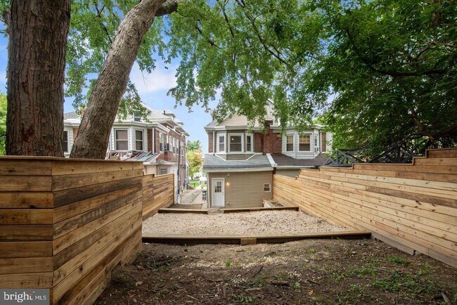 Building Photo - 5445 Ridge Ave