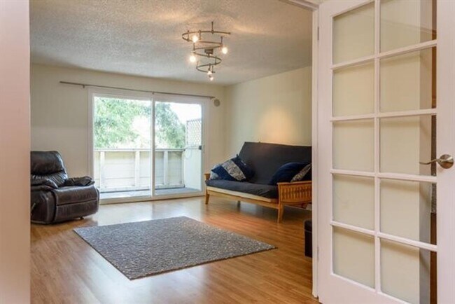 Building Photo - Well Located and Spacious 2 Bedroom 2 Bath Condo in Mountain View