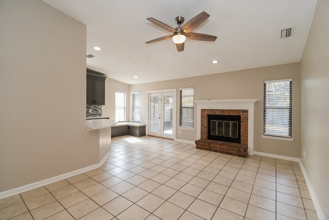 Building Photo - 13343 Currituck Dr N