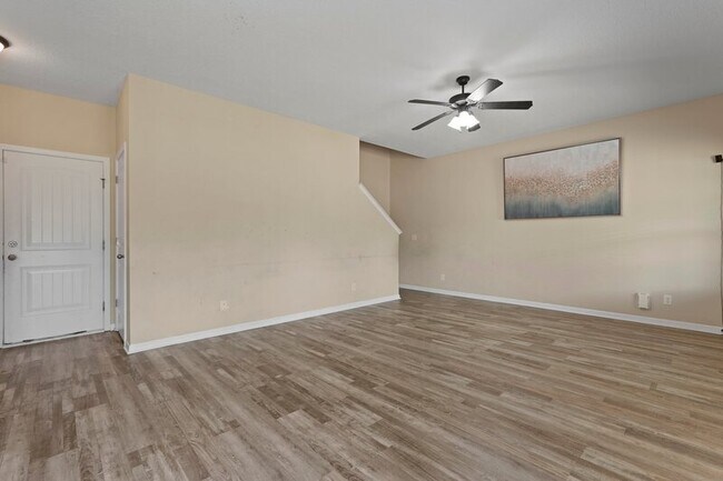 Building Photo - 966 Mustang Ln NE
