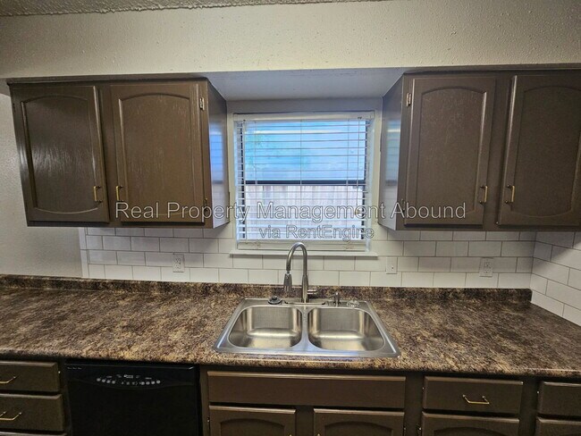 Building Photo - 18341 Woodcrest Ln