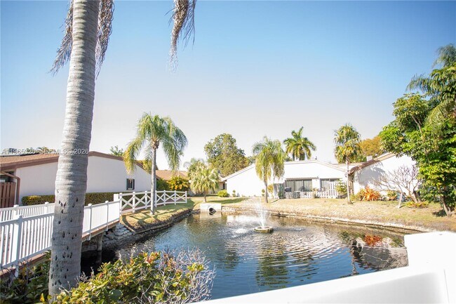 Building Photo - 523 Leslie Dr