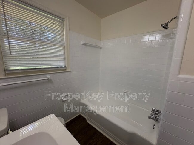 Building Photo - 2722 Blan St