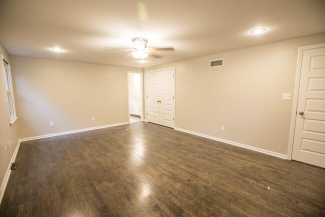 Building Photo - 128 Seneca Ln
