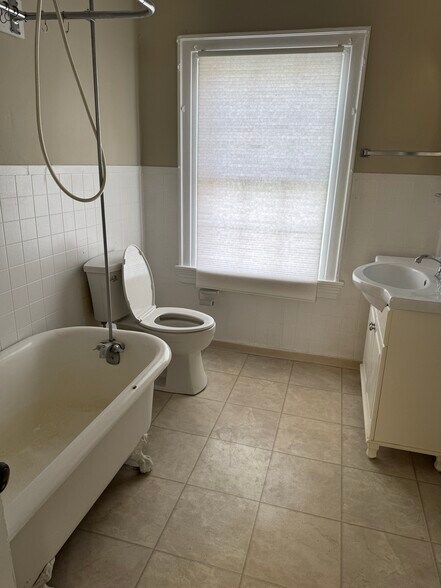 Bathroom - 116 Goldsborough St